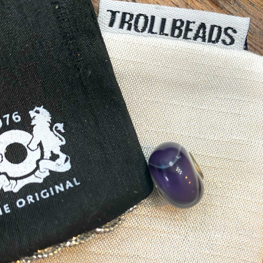Genuine Trollbead, purple armadillo